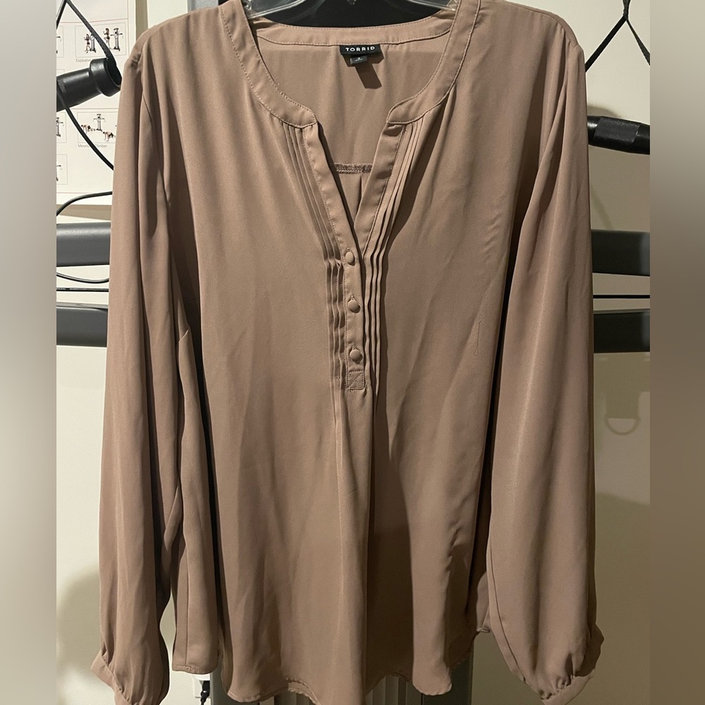 Torrid 2x beige long sleeve blouse